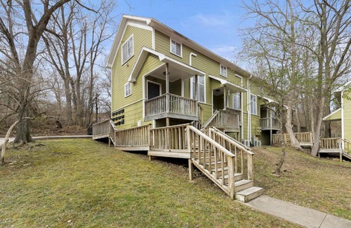 Fayetteville House | Discover Ramble On: Family-Friendly Retreat with 9.3 Rating