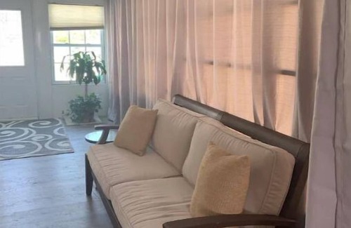 Venice House | Pet-Friendly Escape at Ramblers River Home - 10/10 Rating