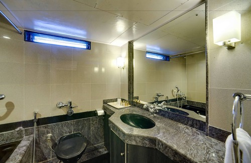 Khar Hotel | Explore Ramee Guestline Hotel Khar - Family-Friendly Stay