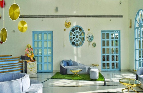 Udaipur Resort | Elegant Ramee Royal Resort & Spa: Poolside Oceanfront Retreat