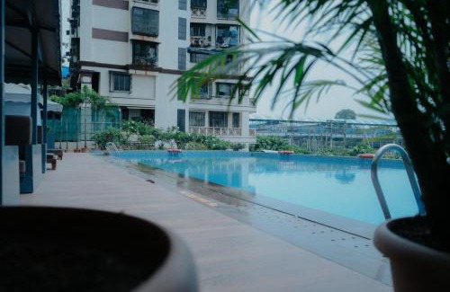 Khar Apartment | Discover Ramee Techome: Family-Friendly Retreat with Pool