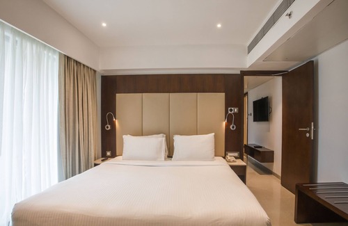 Khar Hotel | Welcome to Ramee Techome: Poolside Retreat with Kitchen