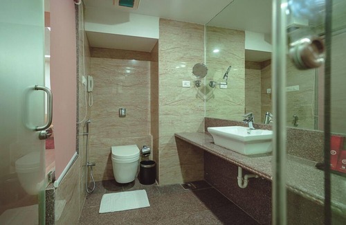 Bhuj Hotel | Explore Ramee The Srinivas Palace: Family-Friendly Retreat