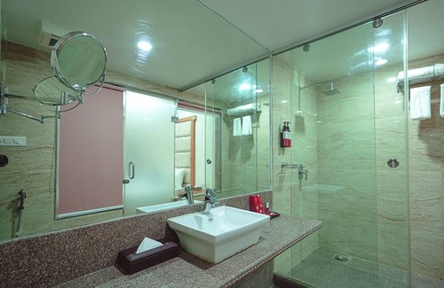 Bhuj Hotel | Explore Ramee The Srinivas Palace: Family-Friendly Retreat