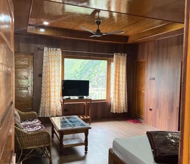 Gobind Dham House | Cozy Ramneek Homestay: Family-Friendly Retreat with High Ratings