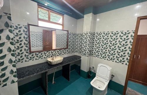 Gobind Dham House | Cozy Ramneek Homestay: Family-Friendly Retreat with High Ratings