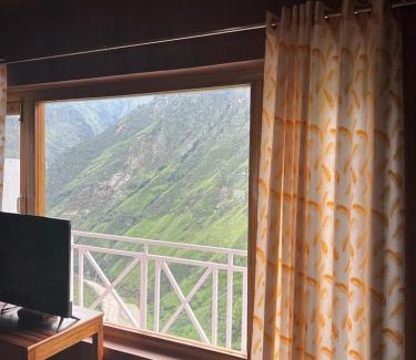 Gobind Dham House | Cozy Ramneek Homestay: Family-Friendly Retreat with High Ratings