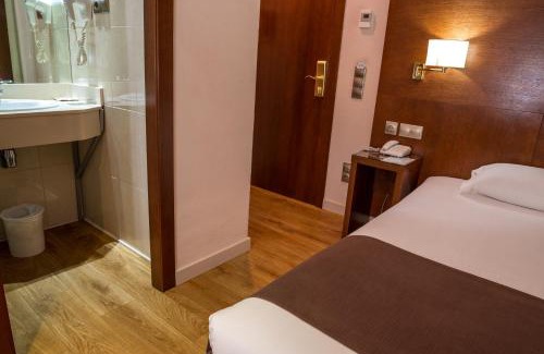 Lleida Hotel | Family-Friendly Stay at Ramon Berenguer IV with Dining