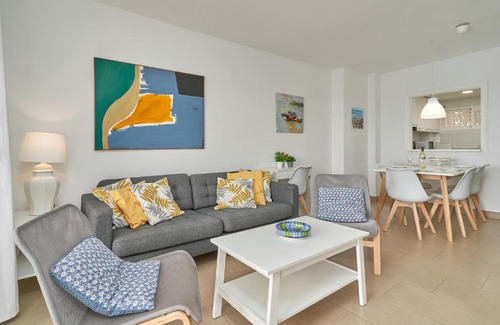 Almunecar Apartment | Elegant Apartment with Garage and Ocean View in Almuñecar