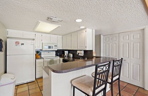Oatmeal Condo | Waterfront Condo #207: Pool, Hot Tub & Lake Access Awaits