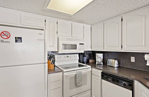 Oatmeal Condo | Waterfront Condo #207: Pool, Hot Tub & Lake Access Awaits