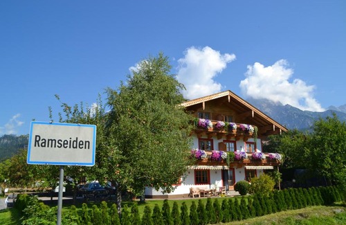 Saalfelden am Steinernen Meer Apartment | Ramseiderhof: Family-Friendly Retreat with Hot Tub Bliss