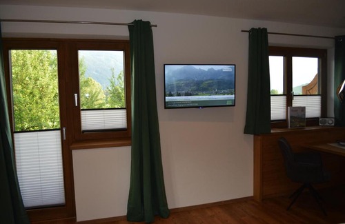 Saalfelden am Steinernen Meer Apartment | Ramseiderhof: Family-Friendly Retreat with Hot Tub Bliss