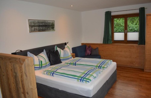 Saalfelden am Steinernen Meer Apartment | Ramseiderhof: Family-Friendly Retreat with Hot Tub Bliss