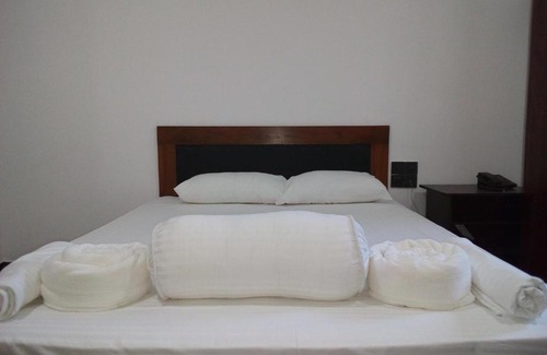 Anuradhapura Hotel | Relaxing Ramsey Resort with Hot Tub & Breakfast Options