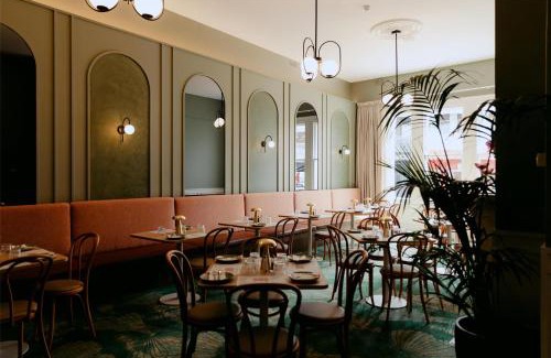 Henley Beach Hotel | Ramsgate Hotel: Family-Friendly Stay with Breakfast Included