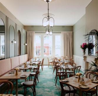 Henley Beach Hotel | Ramsgate Hotel: Family-Friendly Stay with Breakfast Included