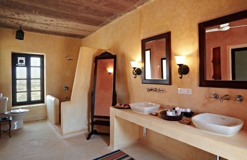 Sapotra Hotel | Discover Ramthara Fort: A 4-Star Oasis with Spa & Dining