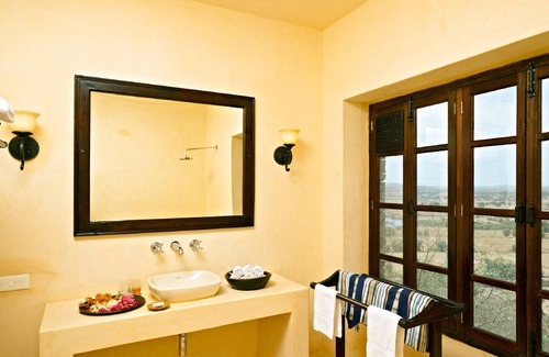 Sapotra Hotel | Discover Ramthara Fort: A 4-Star Oasis with Spa & Dining