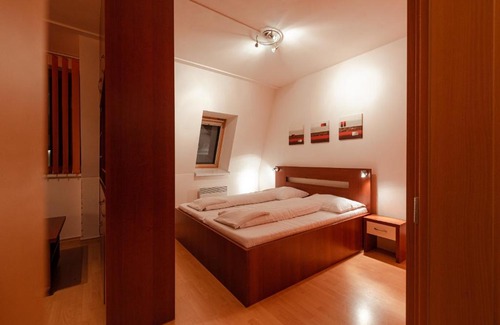Ostruzna Apartment | Pet-Friendly Retreat at Ramzová Pod Klínem - Top Rated Stay