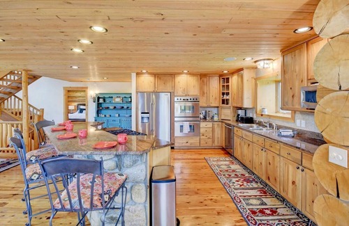 Fraser House | Experience Ranch Creek Log Home: 10/10 Rated Getaway