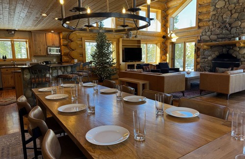 Fraser House | Experience Ranch Creek Log Home: 10/10 Rated Getaway