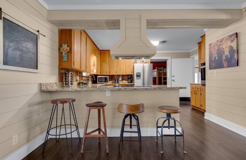 Laurel Hill House | Ideal Ranch Getaway for Large Groups, Minutes from the Beach