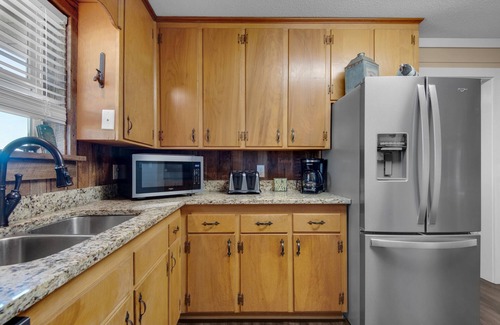 Laurel Hill House | Ideal Ranch Getaway for Large Groups, Minutes from the Beach