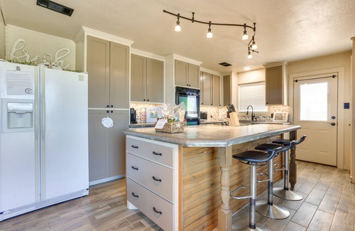 Calera House | Idyllic Ranch Getaway with Pool and Horse Access Awaiting You