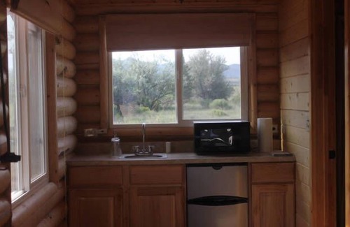Hatch Cabin | Sevier River Ranch: Cozy Cabin with Spa & Breakfast Included