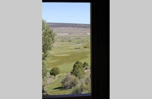 Hatch Cabin | Sevier River Ranch: Cozy Cabin with Spa & Breakfast Included