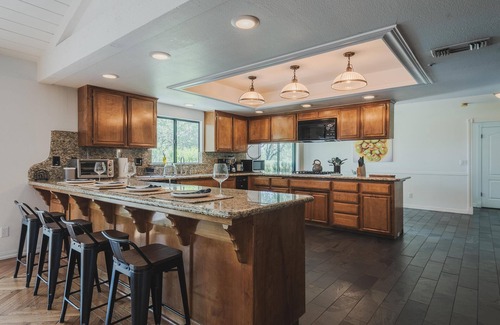 Paso Robles House | Enchanting Ranch House Estate with Vineyard Views & Pool