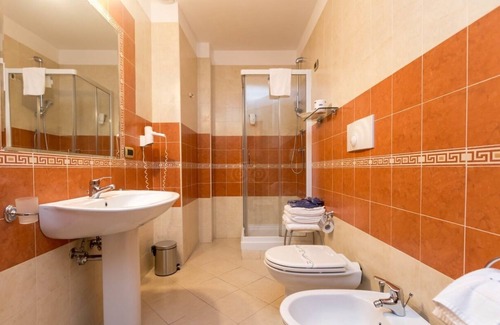 Zona Ospedaliera Hotel | Discover Ranch Palace Hotel: 4-Star Retreat with Spa & Pool