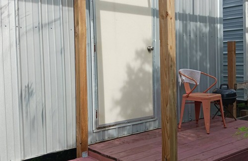 Sinton Cottage | Relaxing Ranch Camp Setting with Spa and Breakfast Included