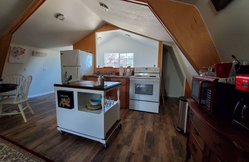 Templeton Cottage | Experience Country Chic Getaway in Beautiful Wine Country