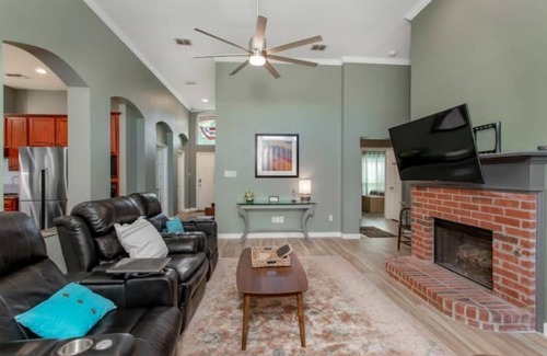 Plano House | Idyllic Ranch Home: Steps to Park & Shops, Family-Friendly