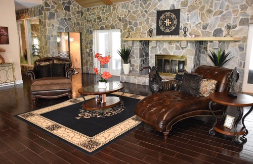 Fairvilla House | Ranch Style Mansion: Family-Friendly & Pet Welcoming Retreat