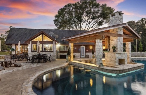 Cypress House | Idyllic Ranch Style Retreat with Resort-Style Pool