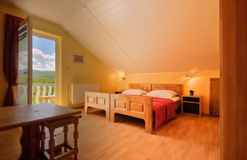 Irinovac House | Family-Friendly Stay at Ranch Terra with Breakfast & Kitchen