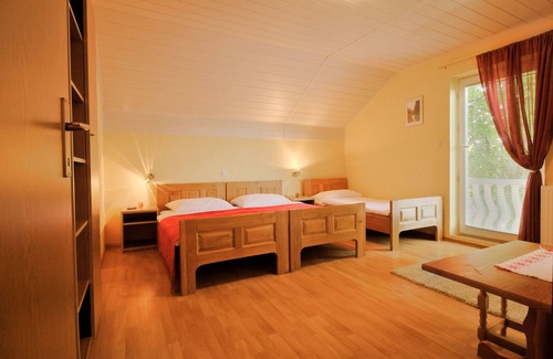Irinovac House | Family-Friendly Stay at Ranch Terra with Breakfast & Kitchen