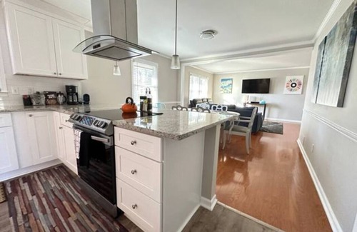 Roswell House | Welcoming Ranch Retreat with King Suite & Pet-Friendly Amenities