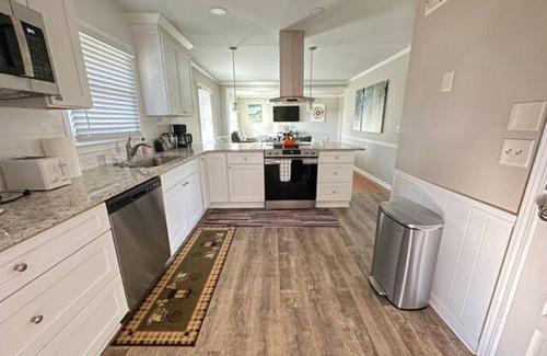 Roswell House | Welcoming Ranch Retreat with King Suite & Pet-Friendly Amenities