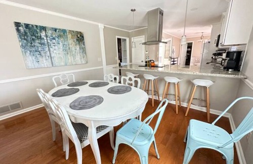 Roswell House | Welcoming Ranch Retreat with King Suite & Pet-Friendly Amenities