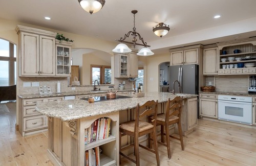 Cheyenne House | Unforgettable Ranchette Retreat with Spa & Hot Tub Access