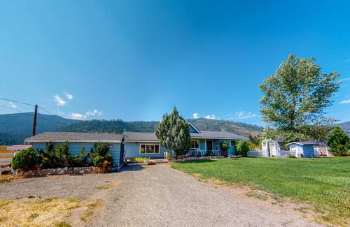 Sattley House | Ranchita Avalon: Top-Rated Getaway with Hot Tub & Accessibility