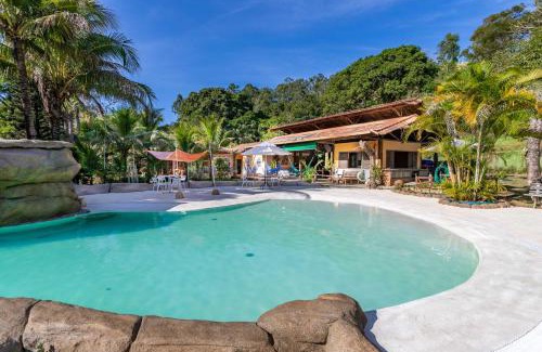 Paraiba do Sul House | Relaxing Rancho das Maritacas with Pool & Ocean Views