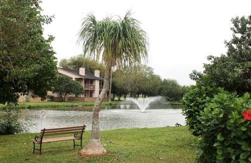 Rancho Viejo Apartment | Pet Friendly Rancho Viejo Getaway Condo with Pool & Spa