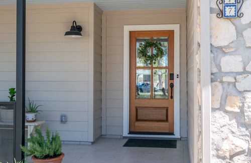 Johnson City House | Ranchview Retreat WineTrail 4 King Bedrooms 3 Bath