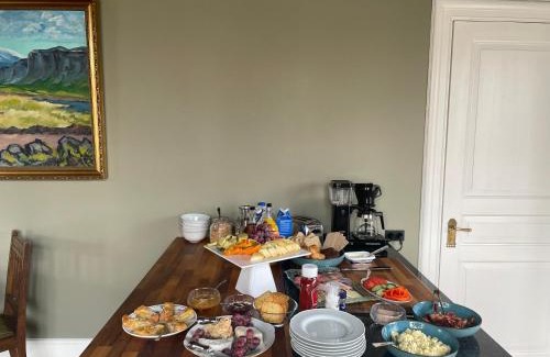 Akirkeby Apartment | Family-Friendly Ferielejlighed & Bed Breakfast - 4 Star Stay