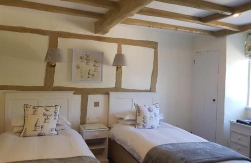 Barns Green Hotel | Discover Random Hall: 4-Star Comfort with Family-Friendly Amenities